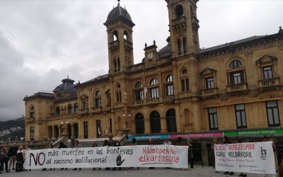 Cientos de personas protestan en Donostia por la masacre de Melilla